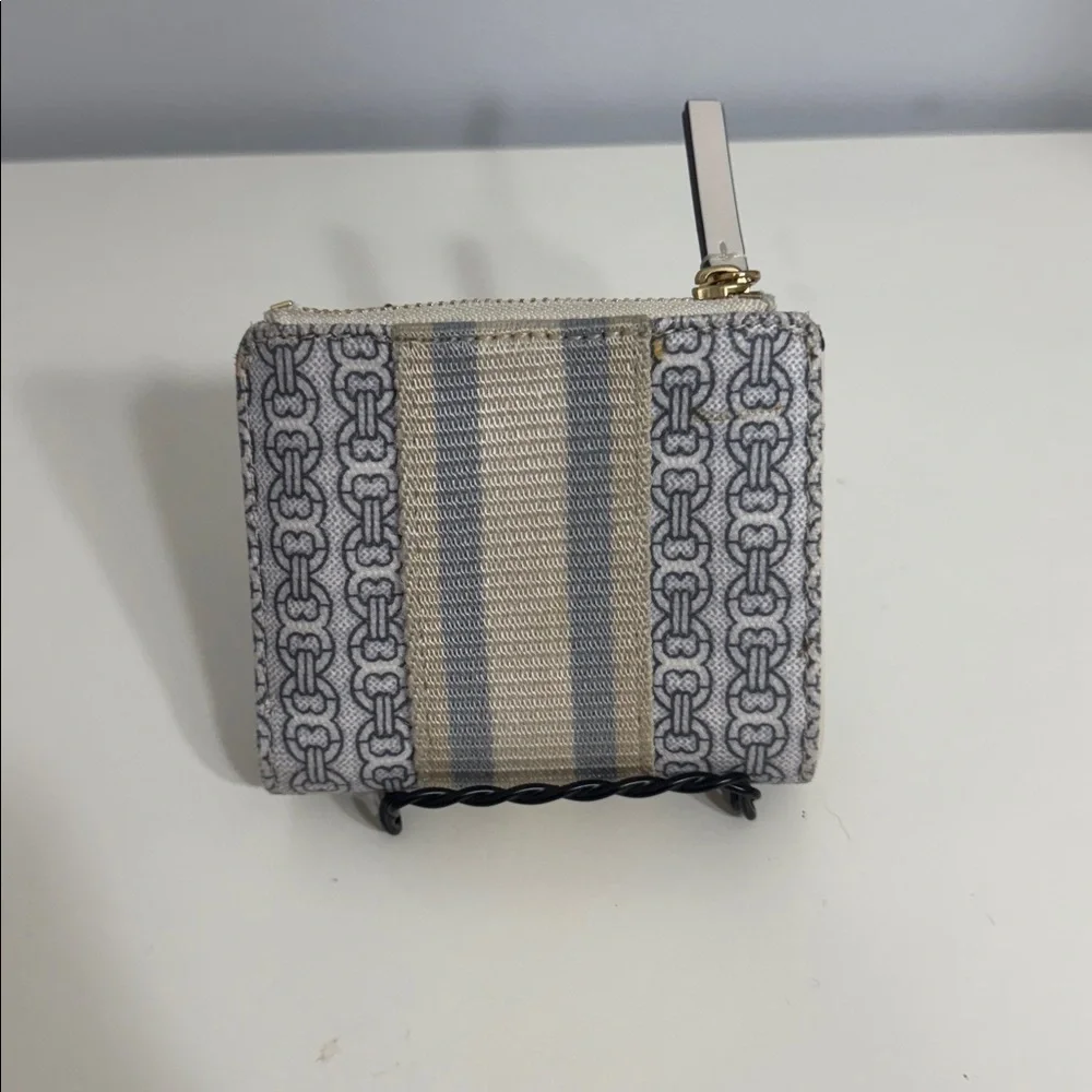 Tory Burch Gemini Link Pattern Wallet with Gold Accent GUC - Picture 3 of 7